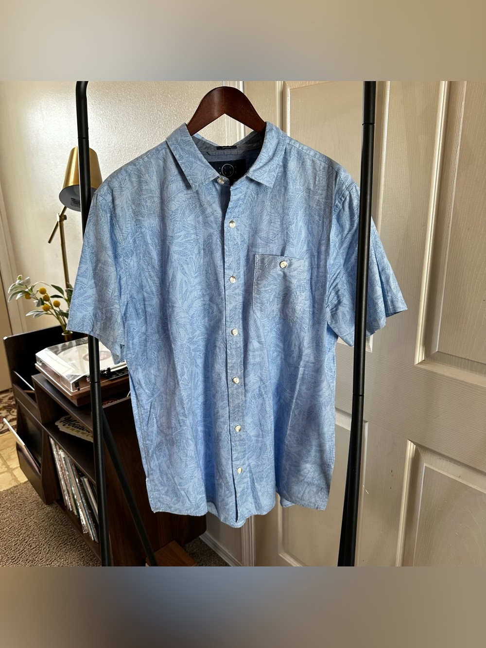 Men's Casual Light Blue Short-Sleeve Button-Down Shirt by Even Tide 🦋